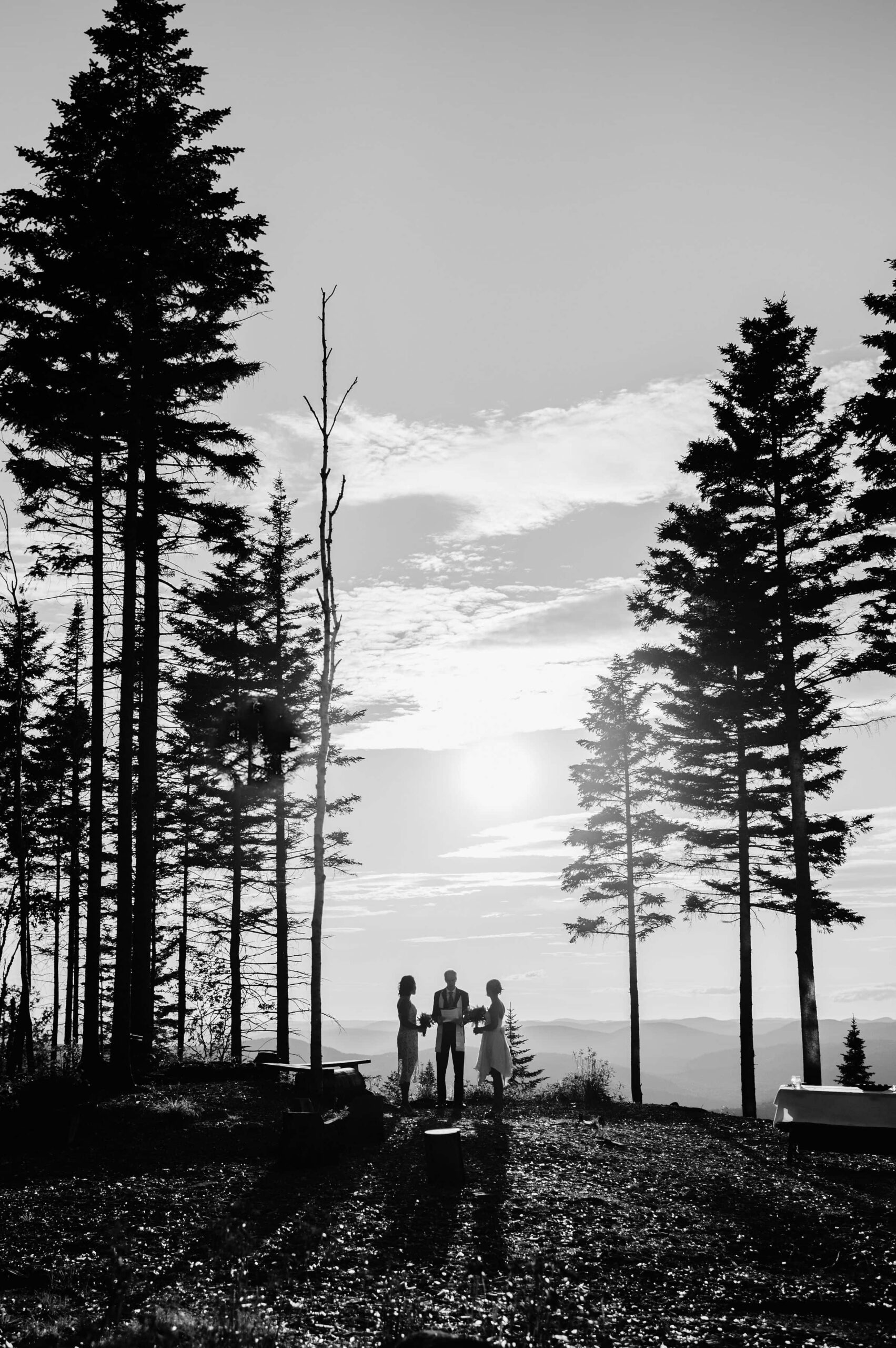 An Off-Grid Sunset Elopement in the Mountains of Québec – photo 6