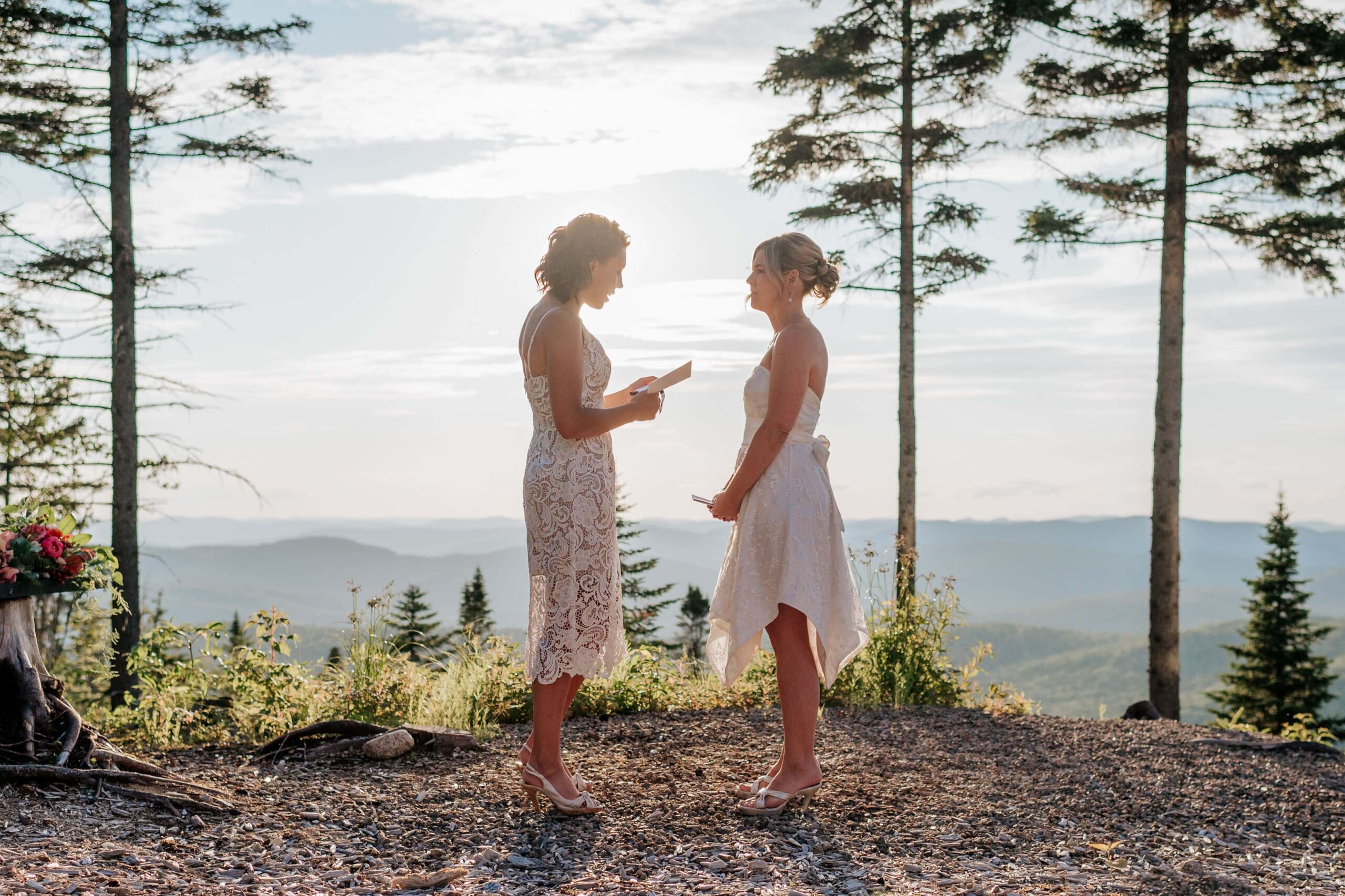 An Off-Grid Sunset Elopement in the Mountains of Québec – photo 7