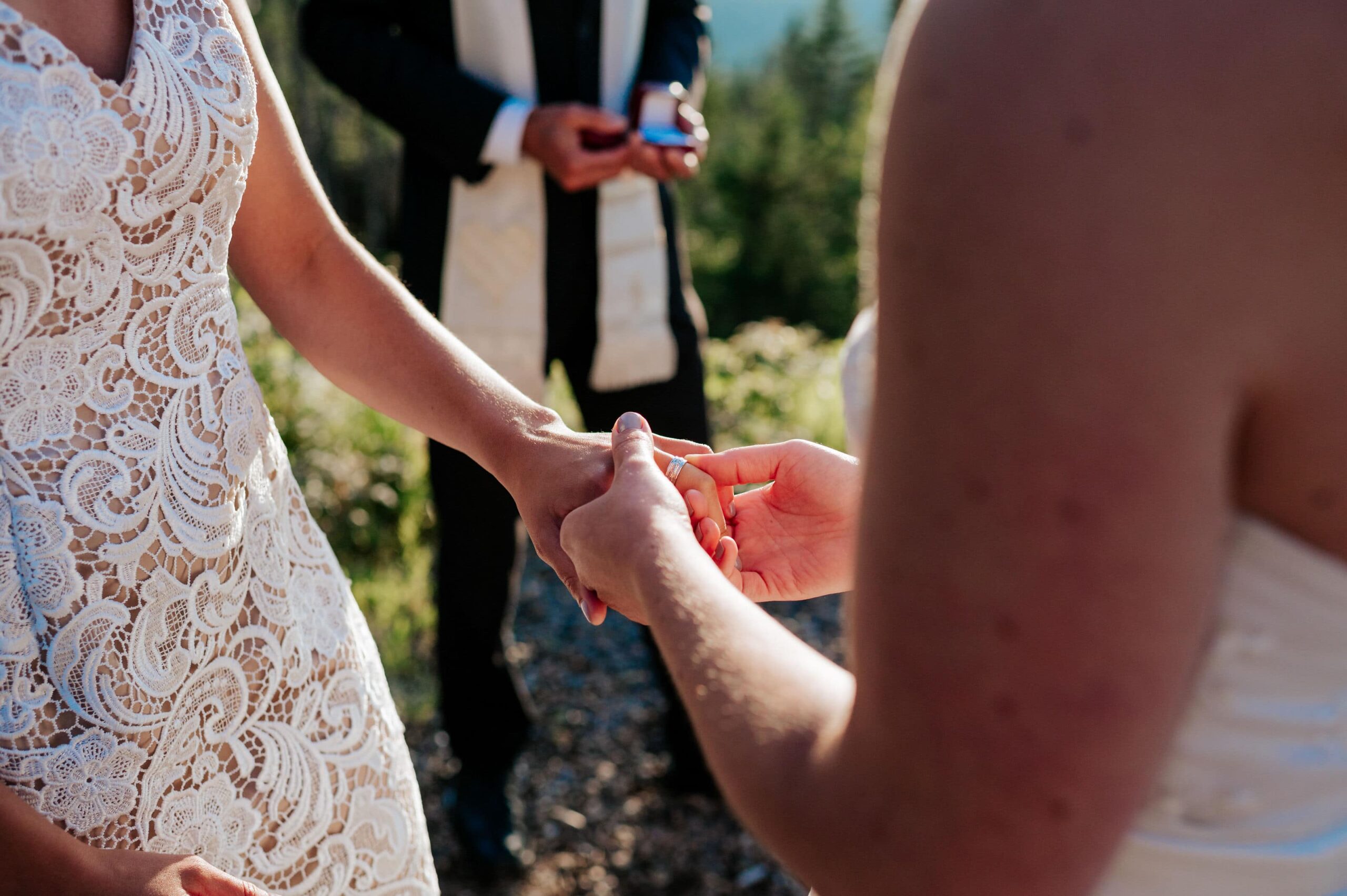 An Off-Grid Sunset Elopement in the Mountains of Québec – photo 9