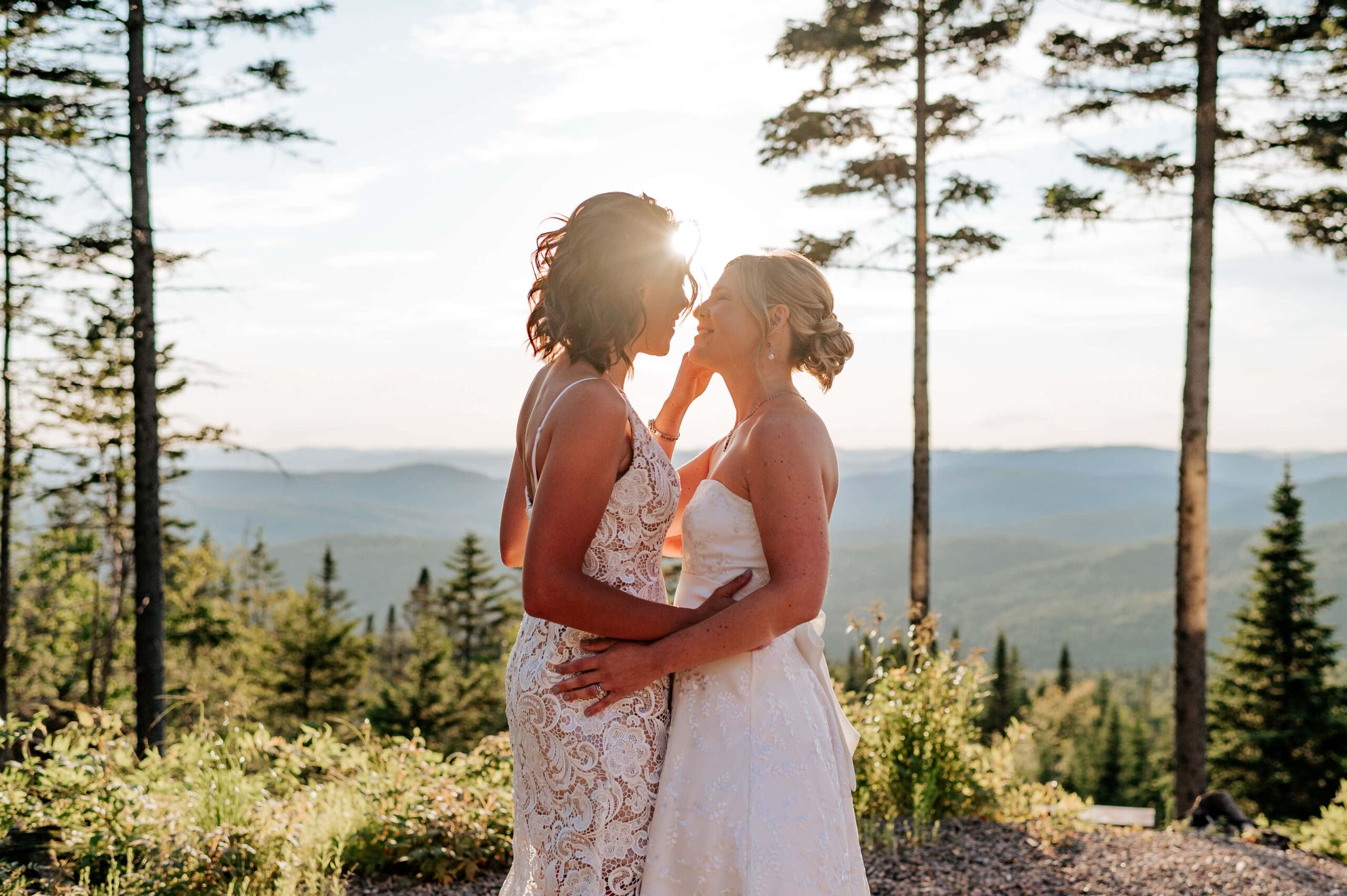 An Off-Grid Sunset Elopement in the Mountains of Québec – photo 11