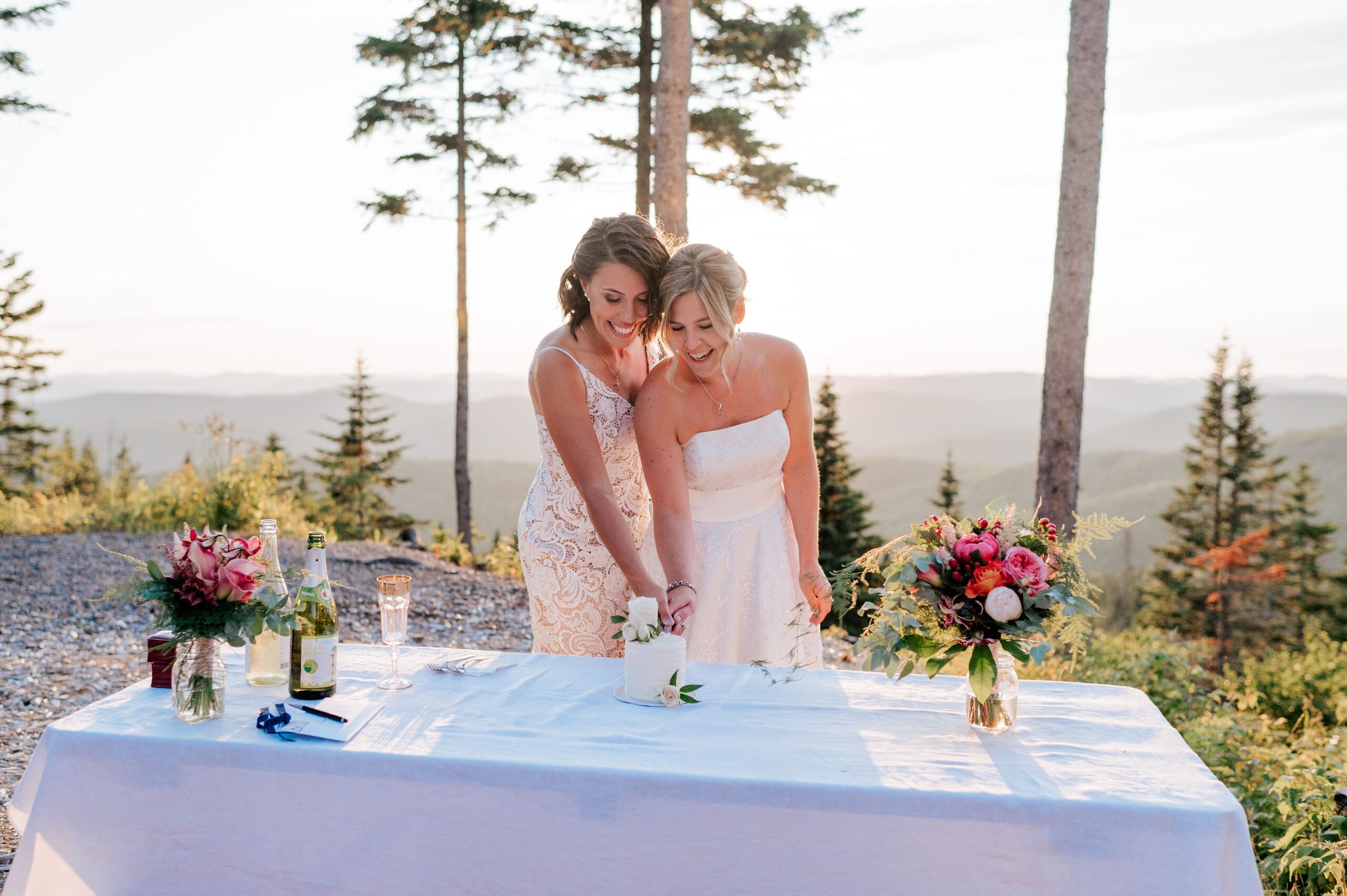 An Off-Grid Sunset Elopement in the Mountains of Québec – photo 14