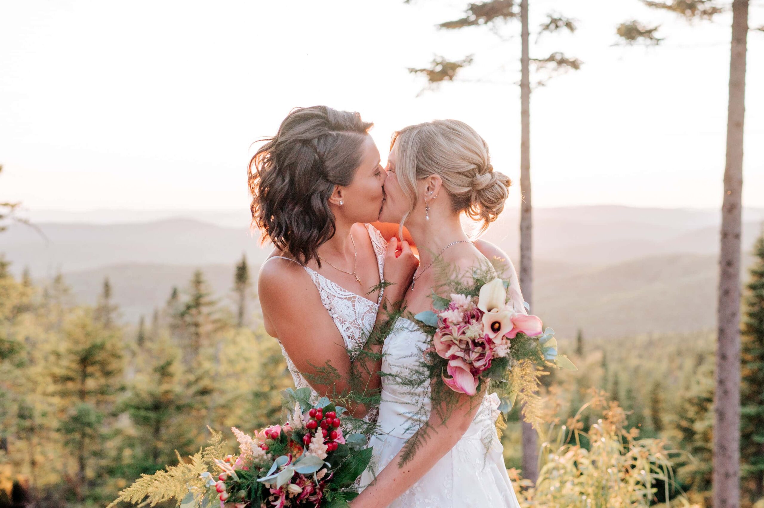 An Off-Grid Sunset Elopement in the Mountains of Québec – photo 15