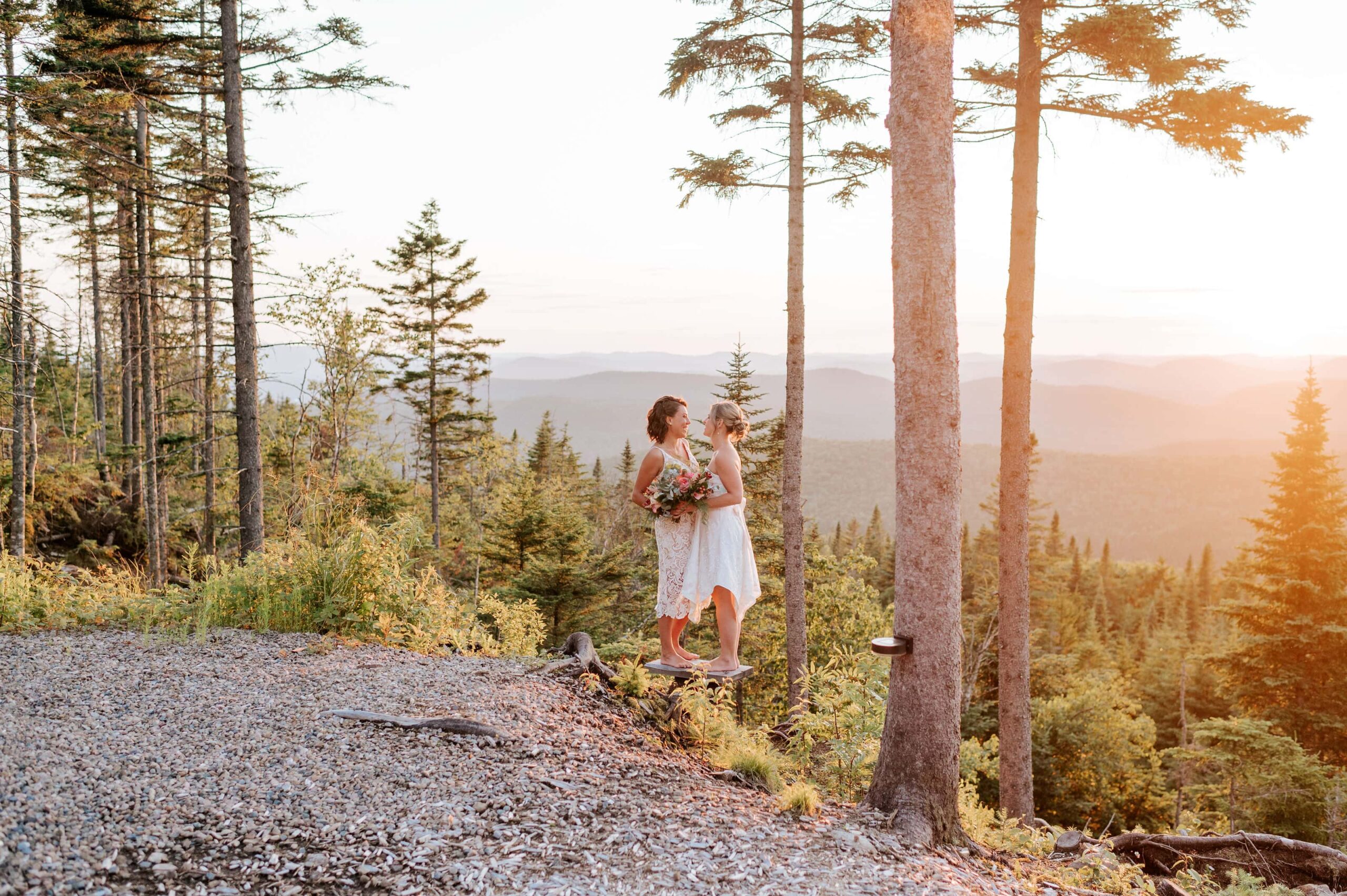 An Off-Grid Sunset Elopement in the Mountains of Québec – photo 16