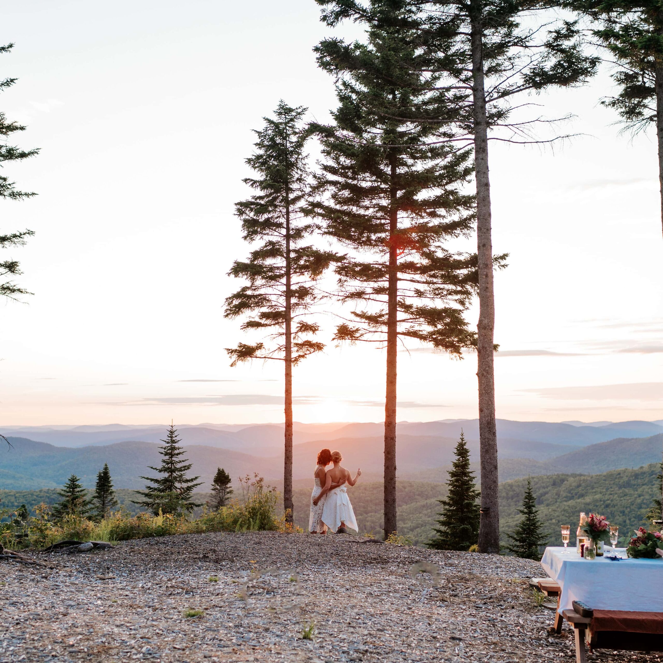 An Off-Grid Sunset Elopement in the Mountains of Québec – photo 20