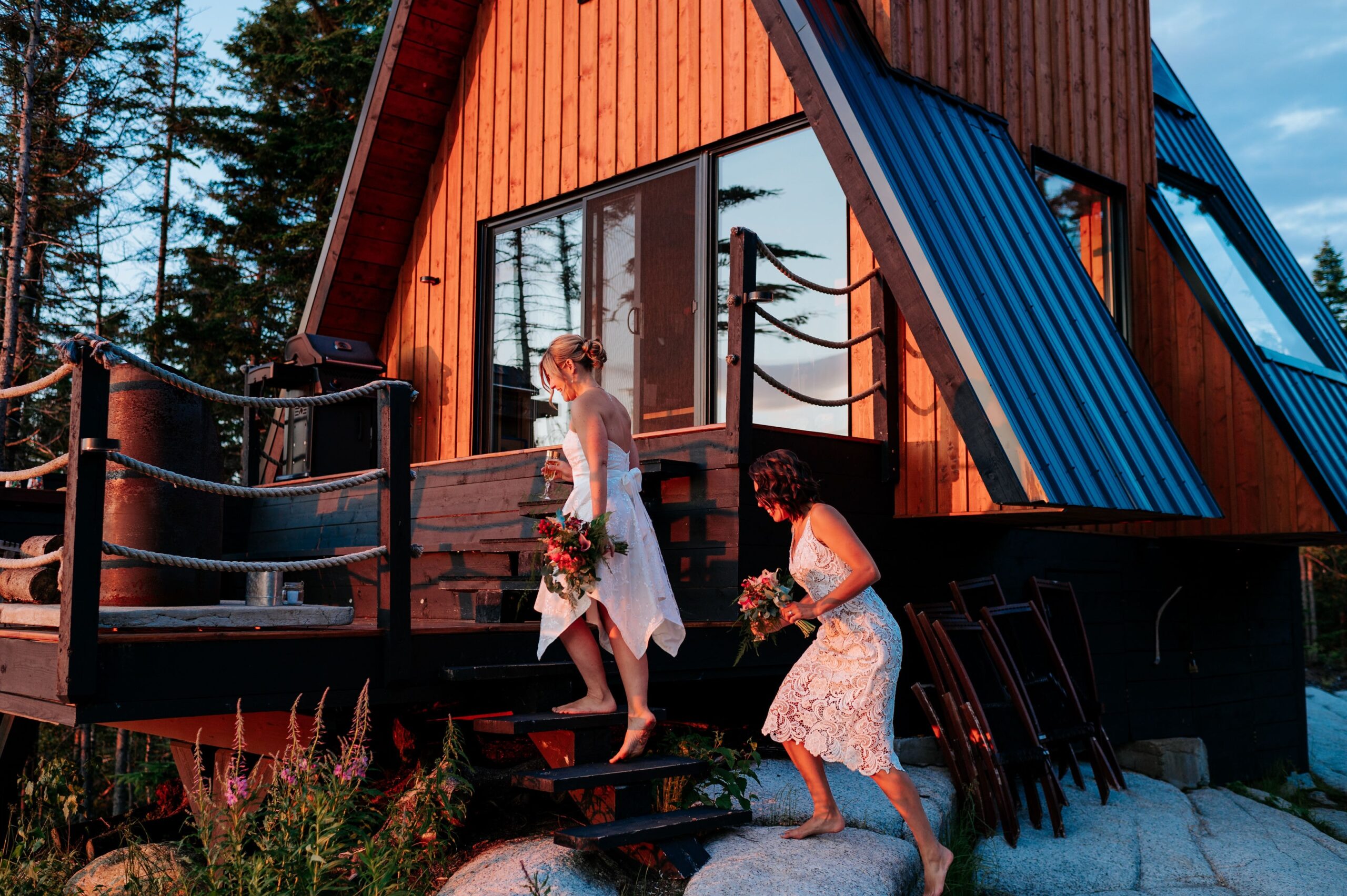 An Off-Grid Sunset Elopement in the Mountains of Québec – photo 24