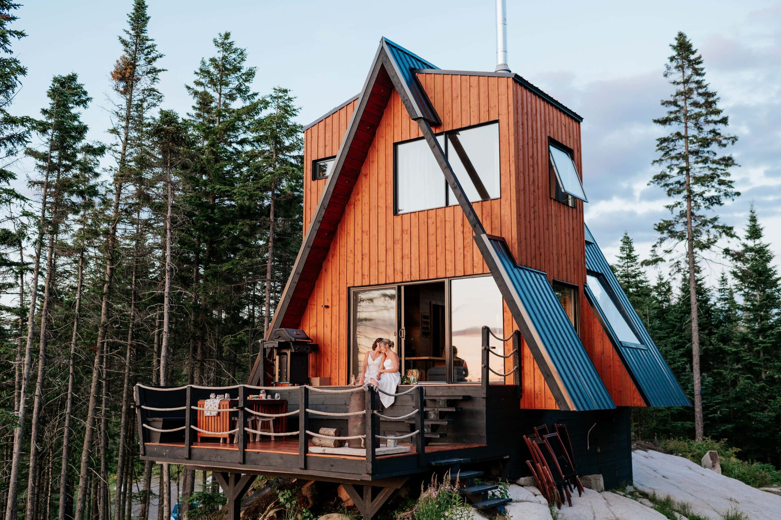 An Off-Grid Sunset Elopement in the Mountains of Québec – photo 27