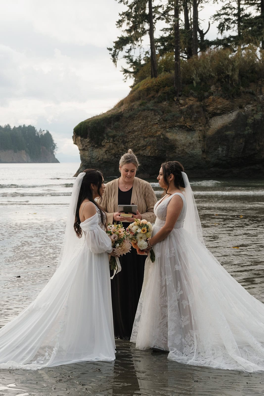 Muddy Dresses and Coastal Cabins: A Port Angeles Beach Elopement – photo 9