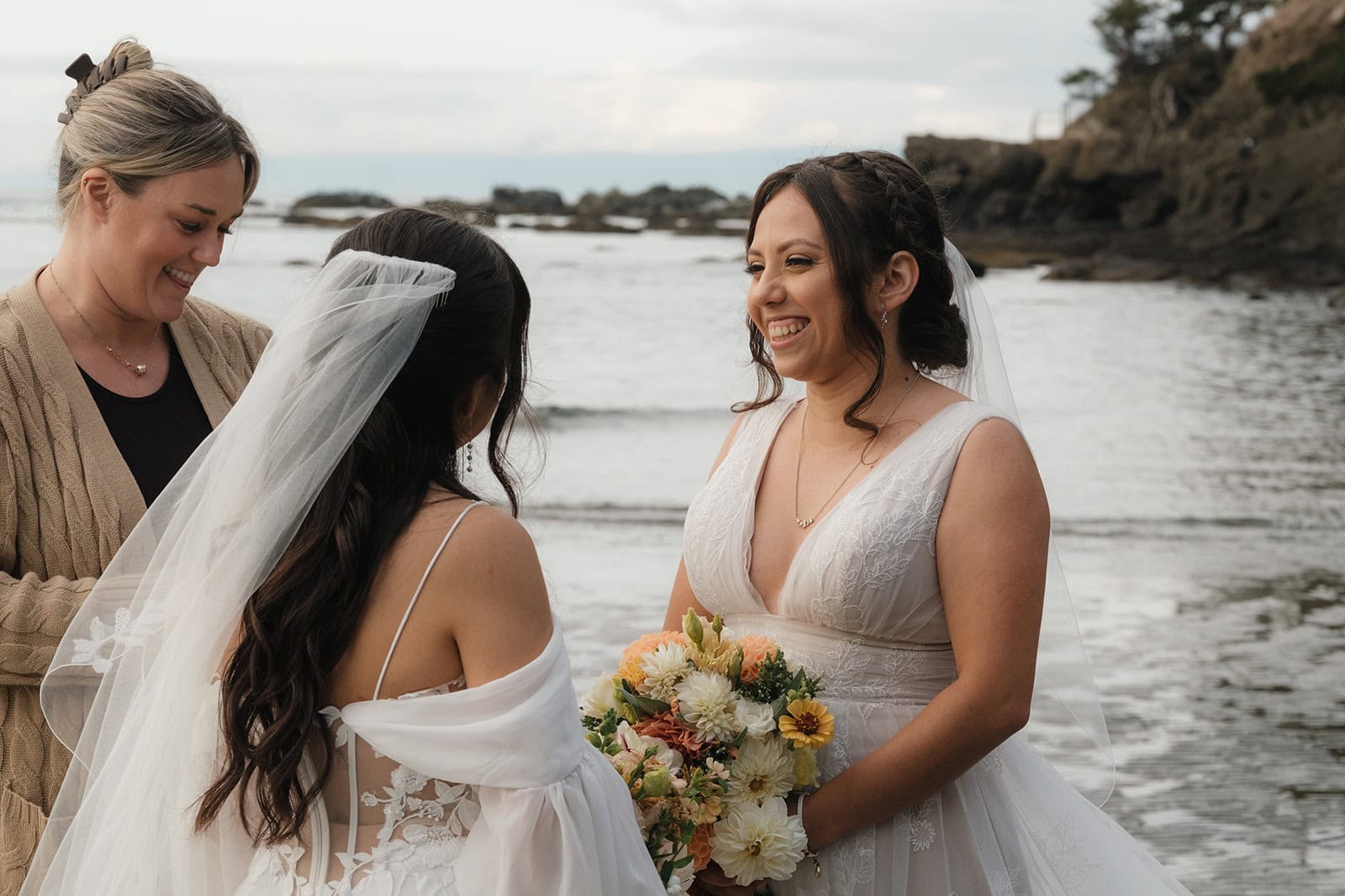 Muddy Dresses and Coastal Cabins: A Port Angeles Beach Elopement – photo 10