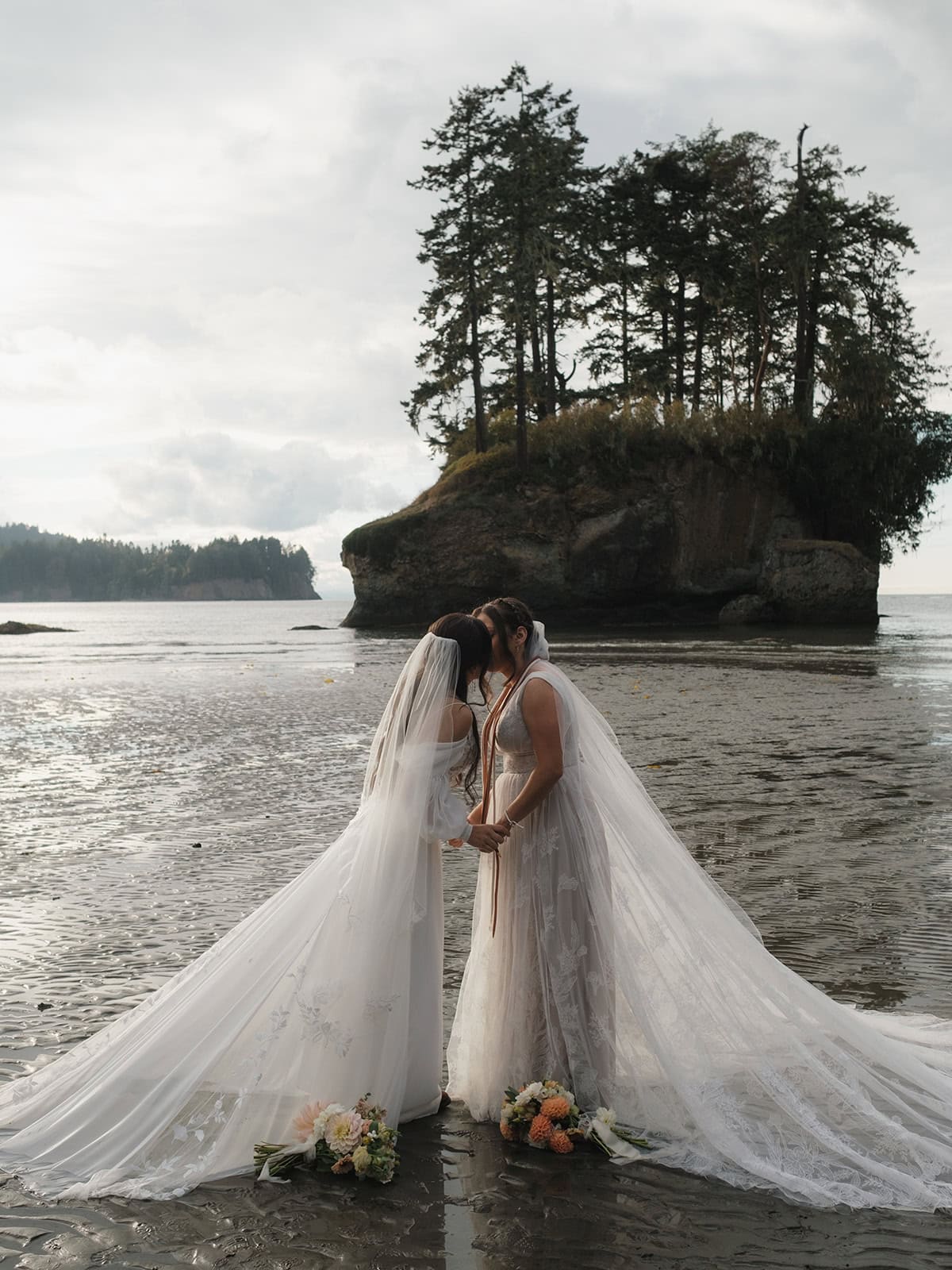Muddy Dresses and Coastal Cabins: A Port Angeles Beach Elopement – photo 16