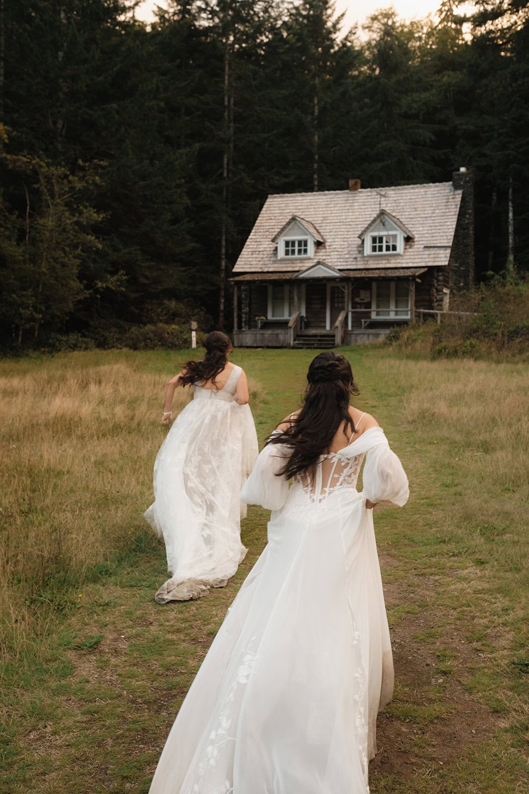 Muddy Dresses and Coastal Cabins: A Port Angeles Beach Elopement – photo 21
