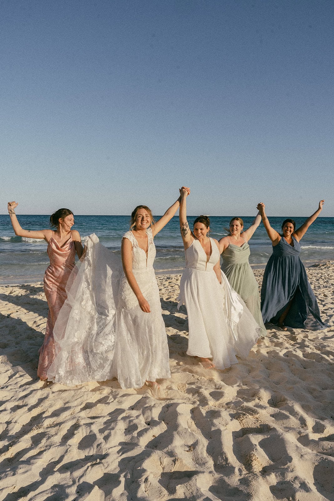 An Intimate Riviera Maya Wedding with Handwritten Vows and Barefoot Dancing – photo 17