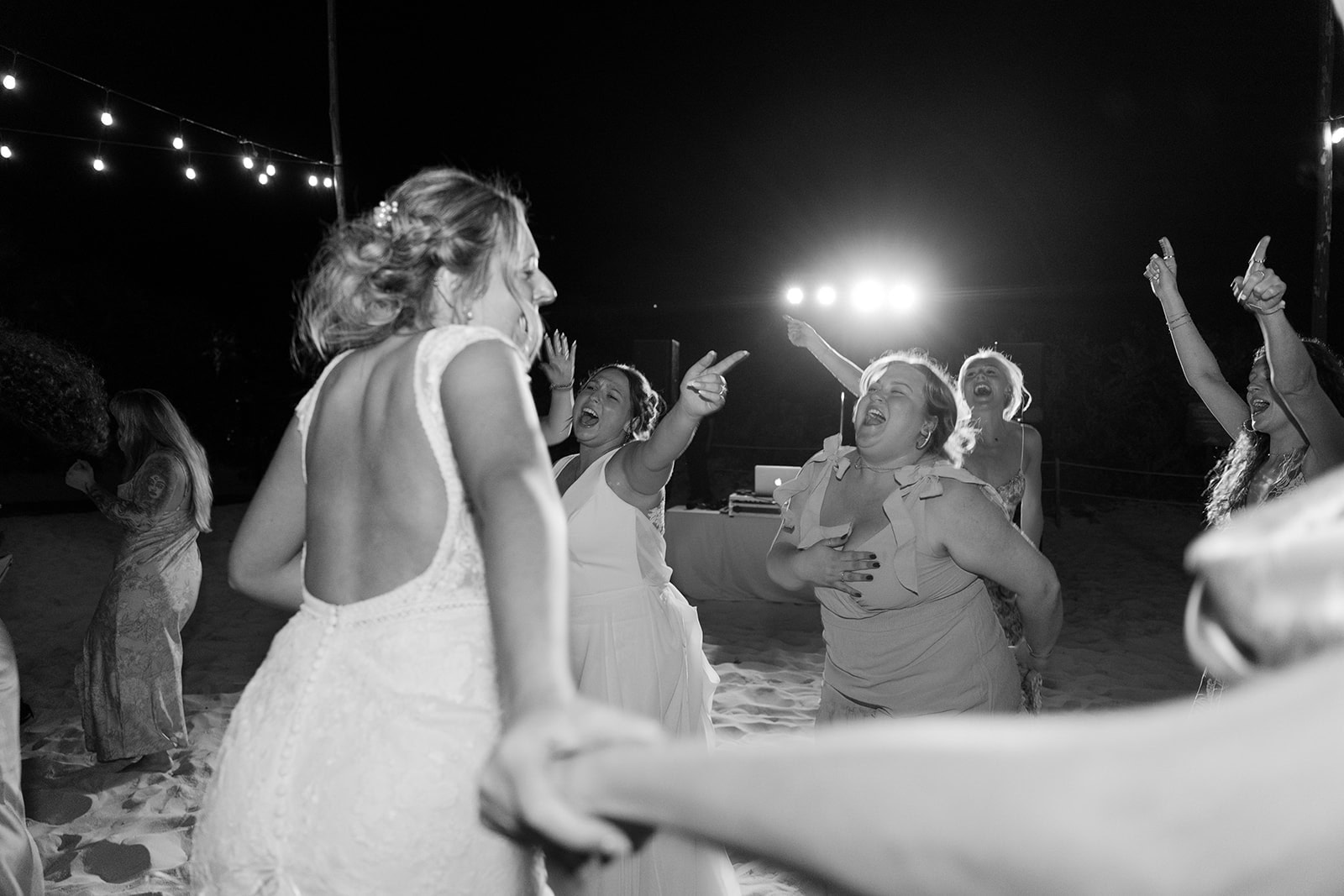 An Intimate Riviera Maya Wedding with Handwritten Vows and Barefoot Dancing – photo 31