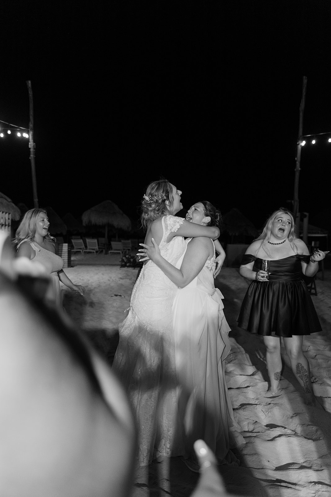 An Intimate Riviera Maya Wedding with Handwritten Vows and Barefoot Dancing – photo 33