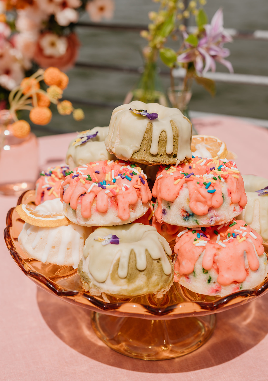 Playful Palettes and Bold Design at an Oregon Waterfront Elopement – photo 14