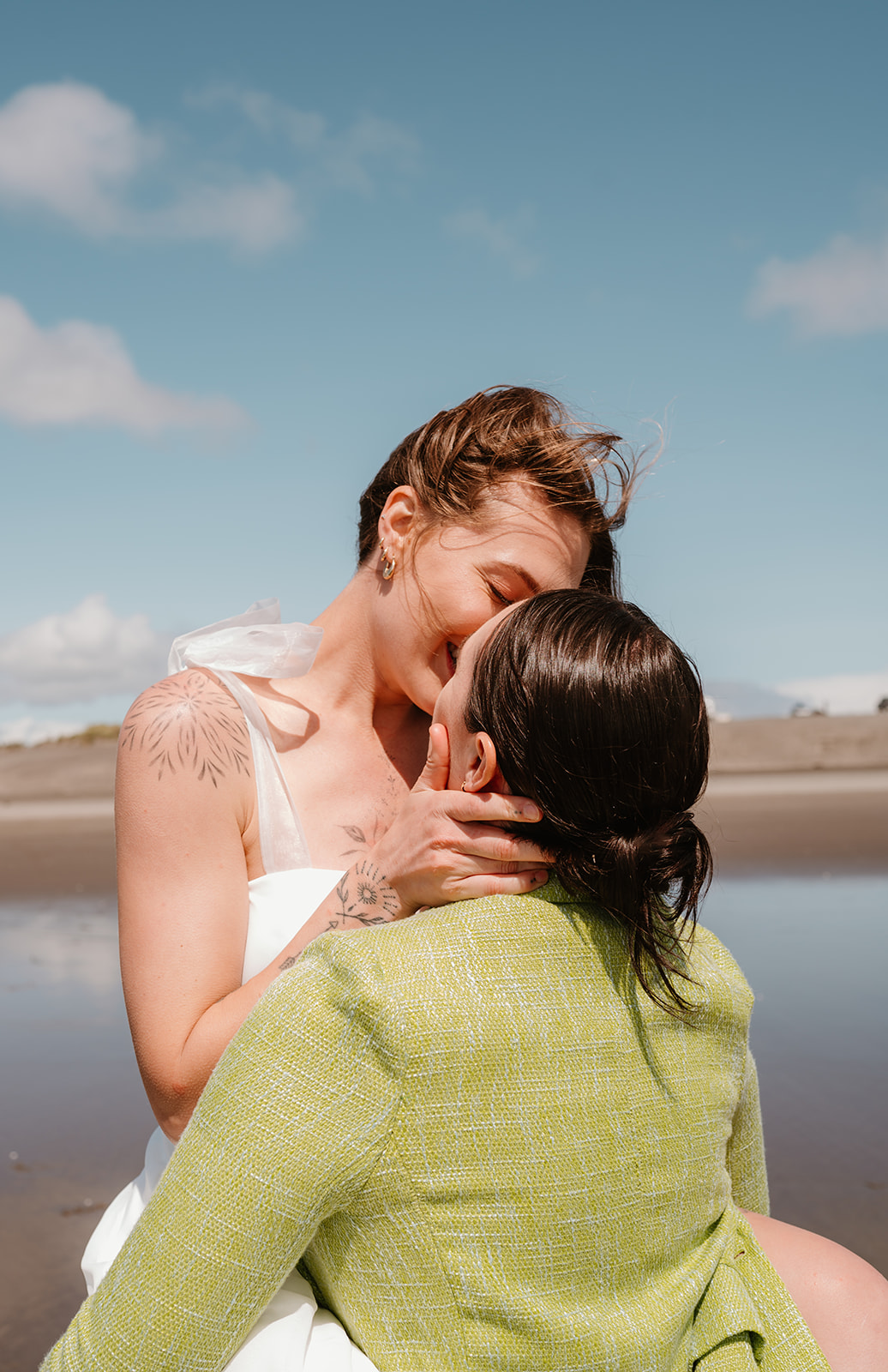 Playful Palettes and Bold Design at an Oregon Waterfront Elopement – photo 24