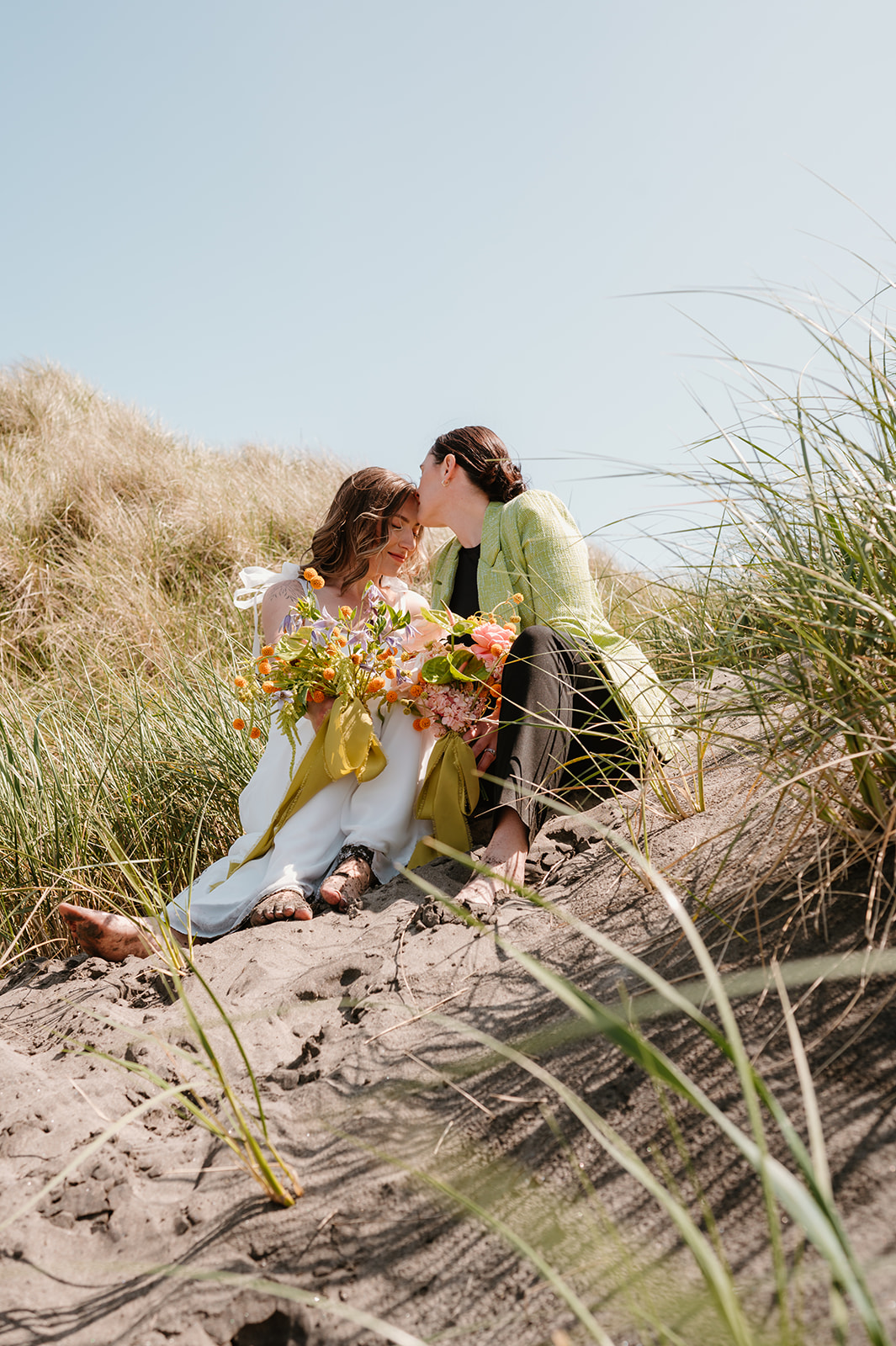 Playful Palettes and Bold Design at an Oregon Waterfront Elopement – photo 25