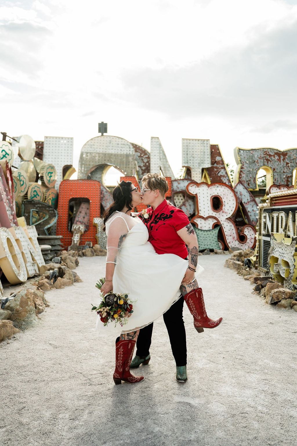 A Neon Museum Elopement with Elvis, Tattoos, and Vegas Lights – photo 11