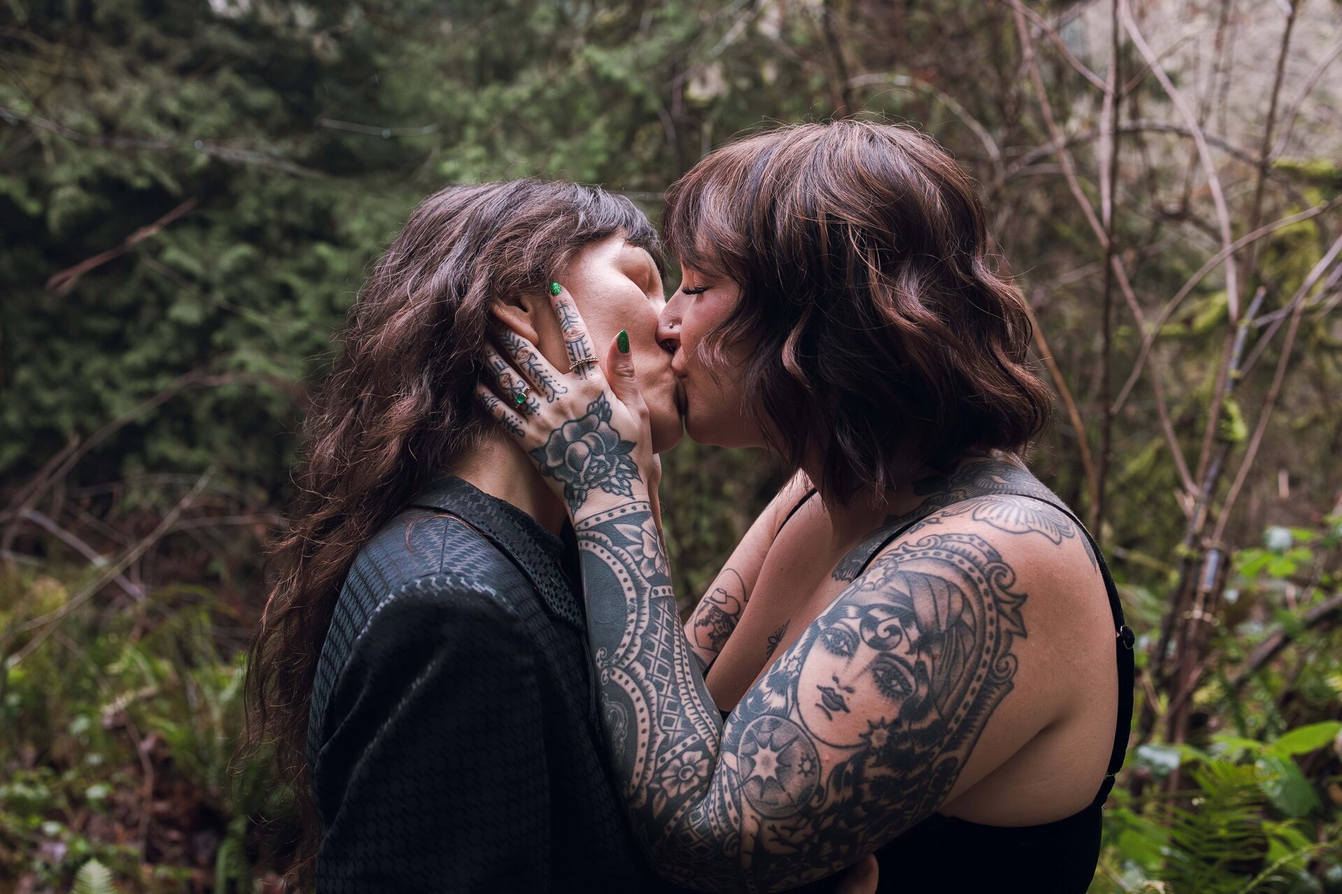 What Affirming Wedding Photography Really Looks Like for Trans and Non-Binary Lovers – photo 6