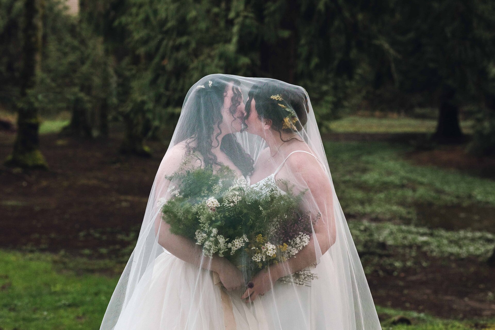 What Affirming Wedding Photography Really Looks Like for Trans and Non-Binary Lovers – photo 1