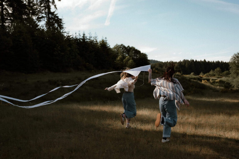 A Queer Love Story with Long Dates, Long Distance and Eyelash Wishes