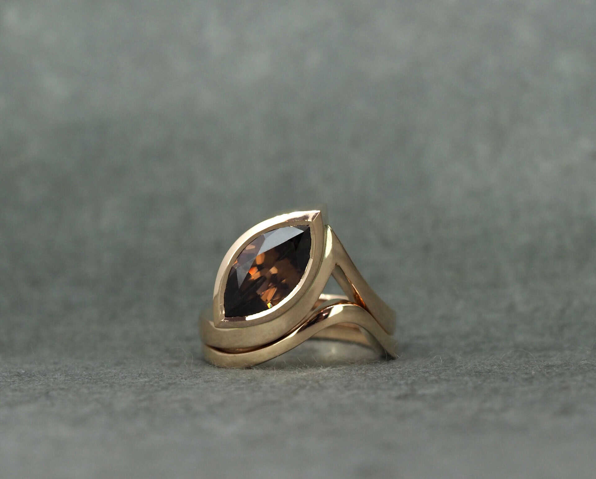 Lesbian Engagement Rings: Who Buys, Who Wears One and What to Choose โ photo 5