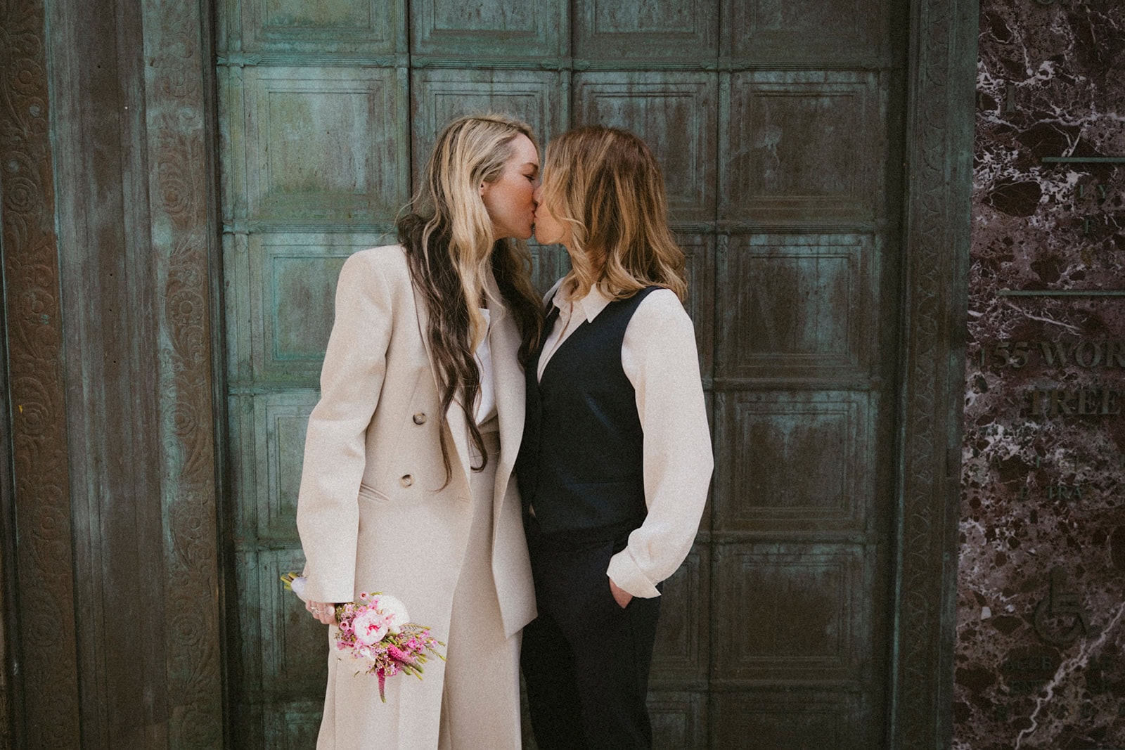 A Subway Ride to “I Do” in New York City – photo 6