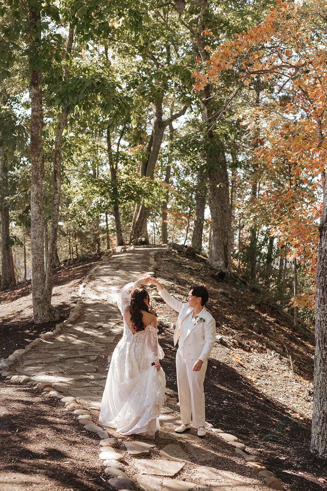 A Smoky Mountain Wedding with Cuban Food and a Packed Dance Floor – photo 5