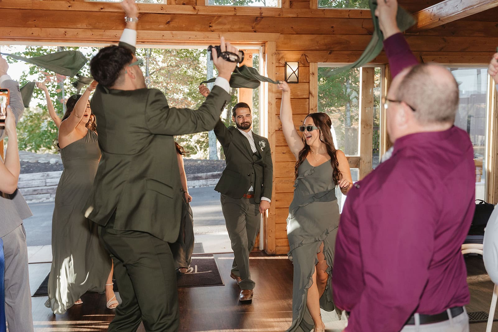 A Smoky Mountain Wedding with Cuban Food and a Packed Dance Floor – photo 24
