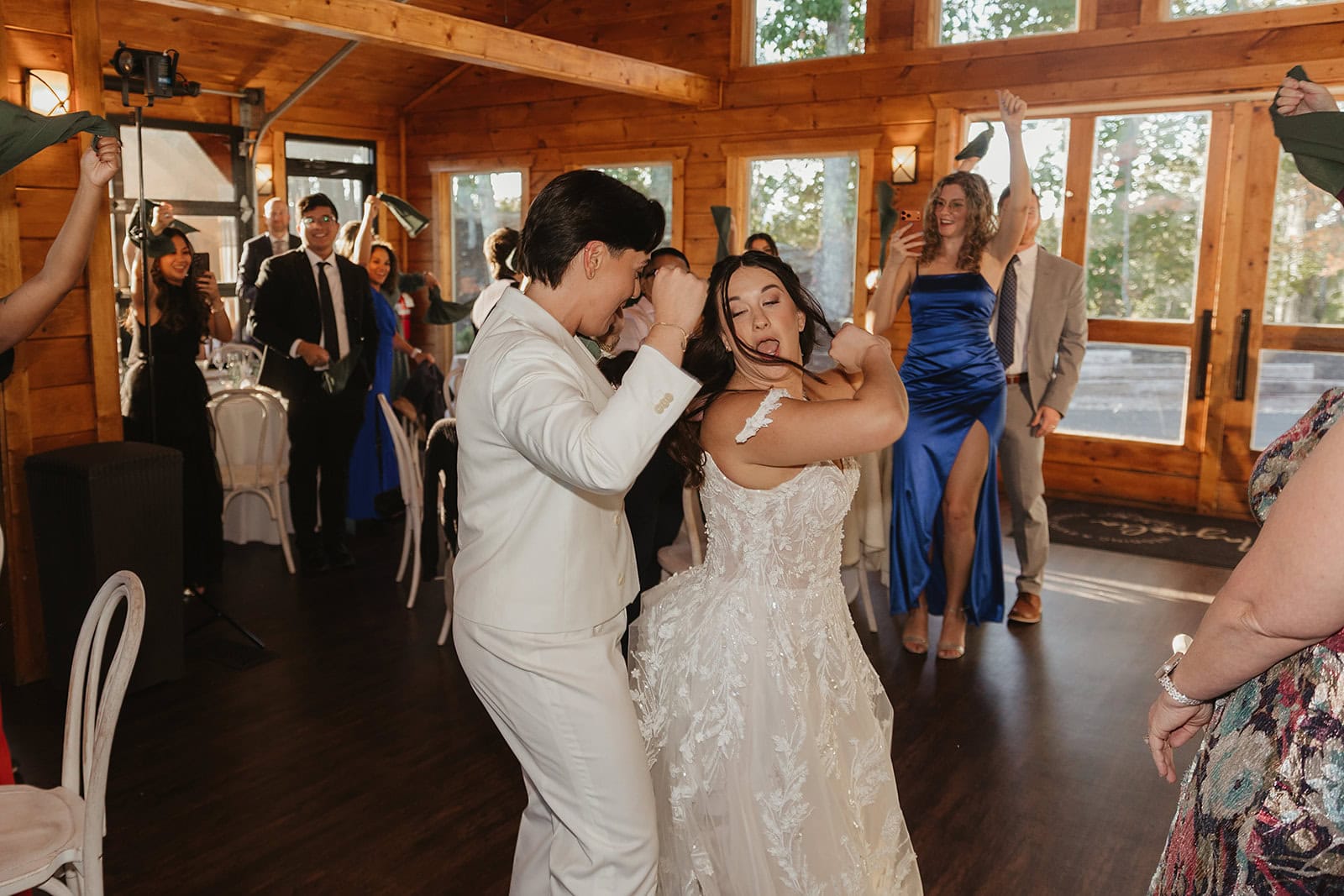 A Smoky Mountain Wedding with Cuban Food and a Packed Dance Floor – photo 25