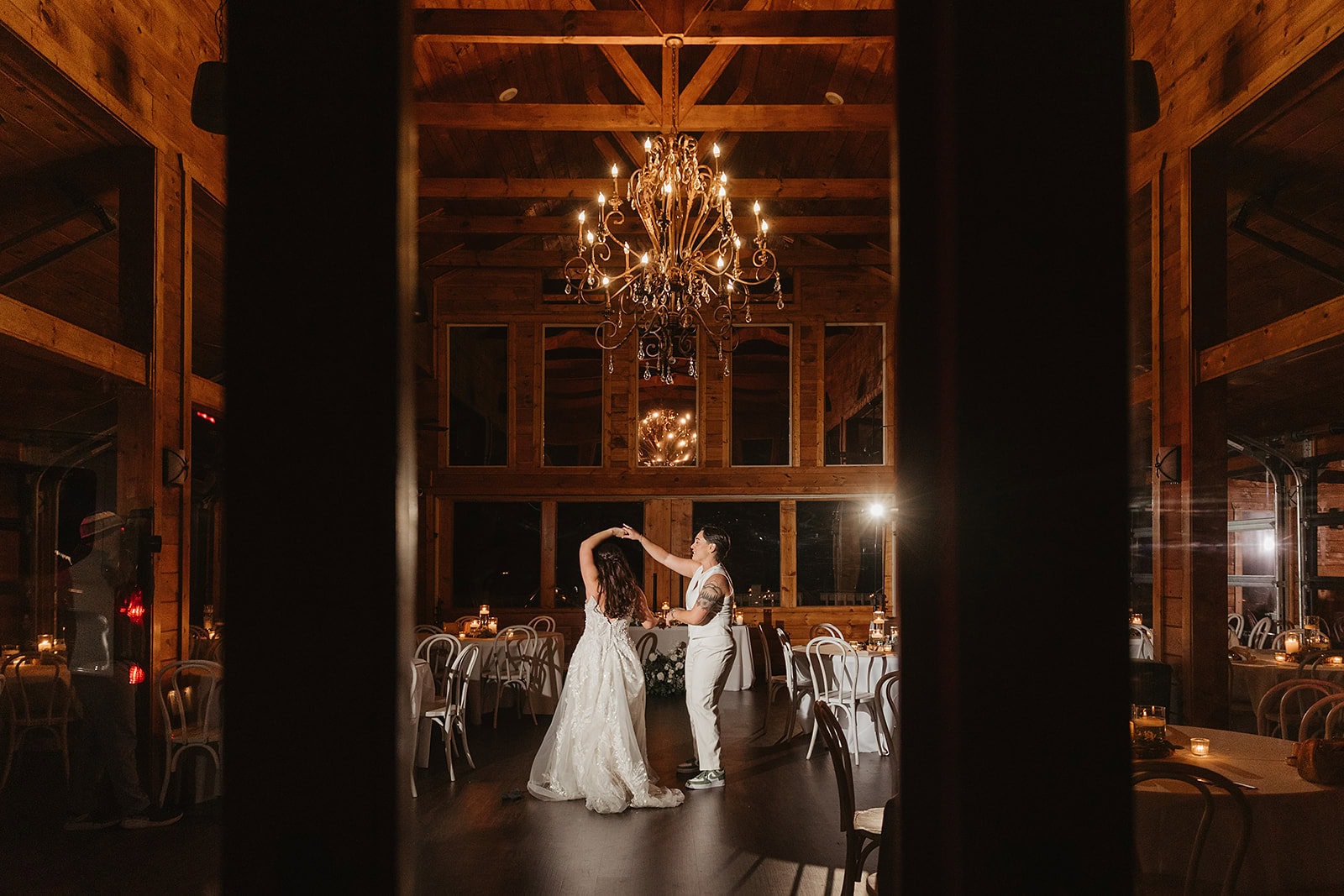 A Smoky Mountain Wedding with Cuban Food and a Packed Dance Floor – photo 27