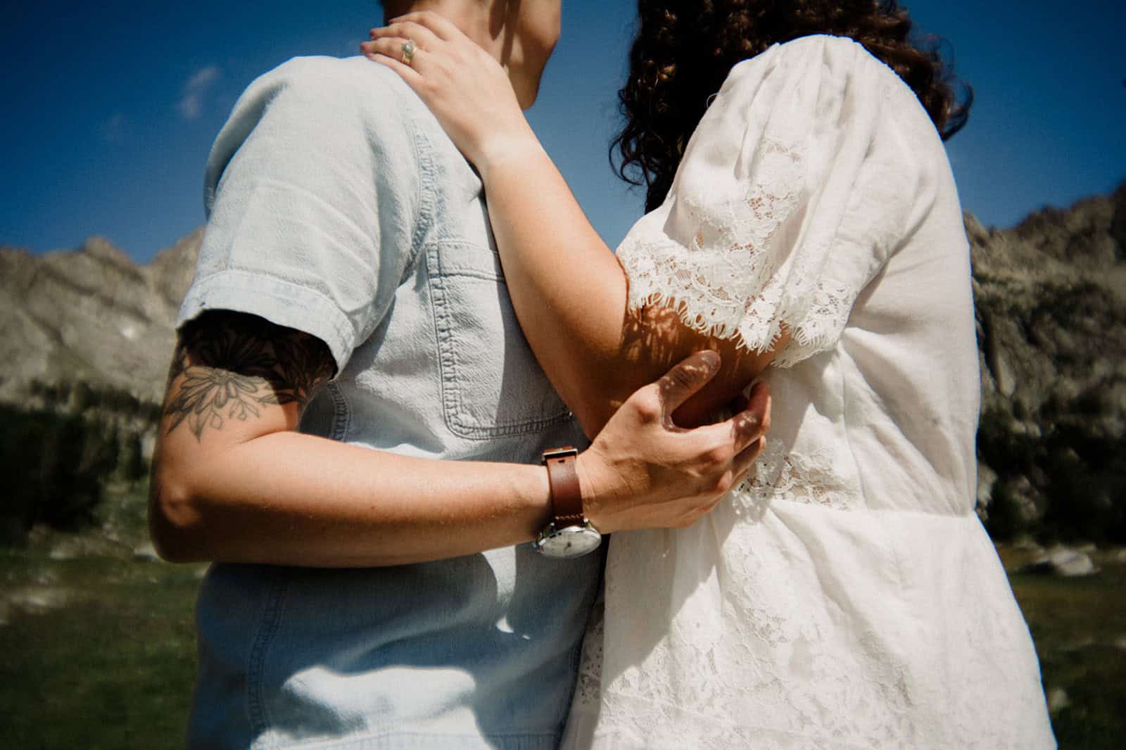 A Cozy Big Sky Hiking Engagement by Honeybee Weddings โ photo 11