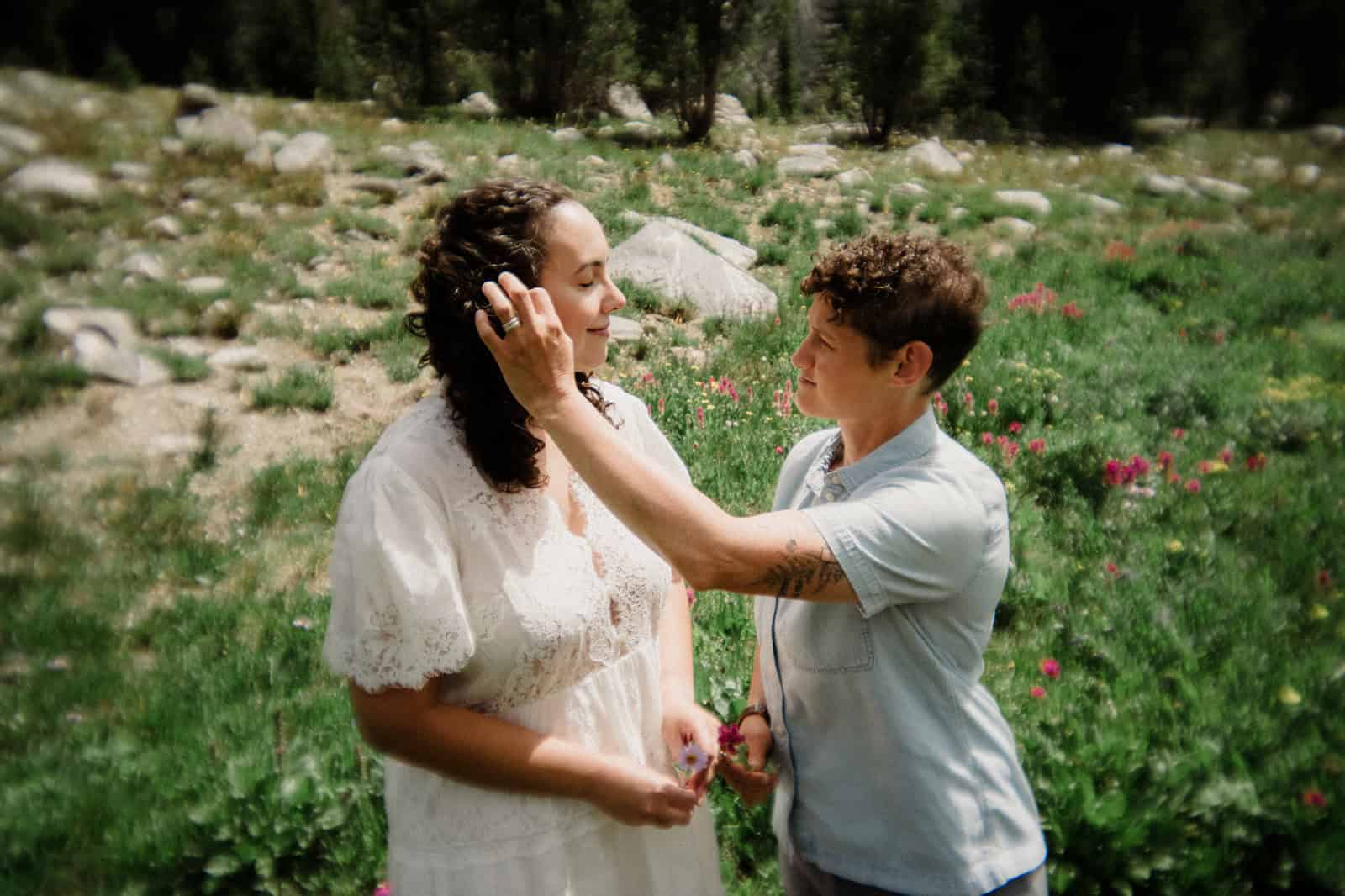 A Cozy Big Sky Hiking Engagement by Honeybee Weddings โ photo 19