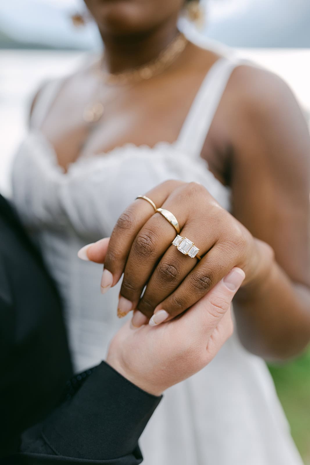 Lesbian Engagement Rings: Who Buys, Who Wears One and What to Choose โ photo 1