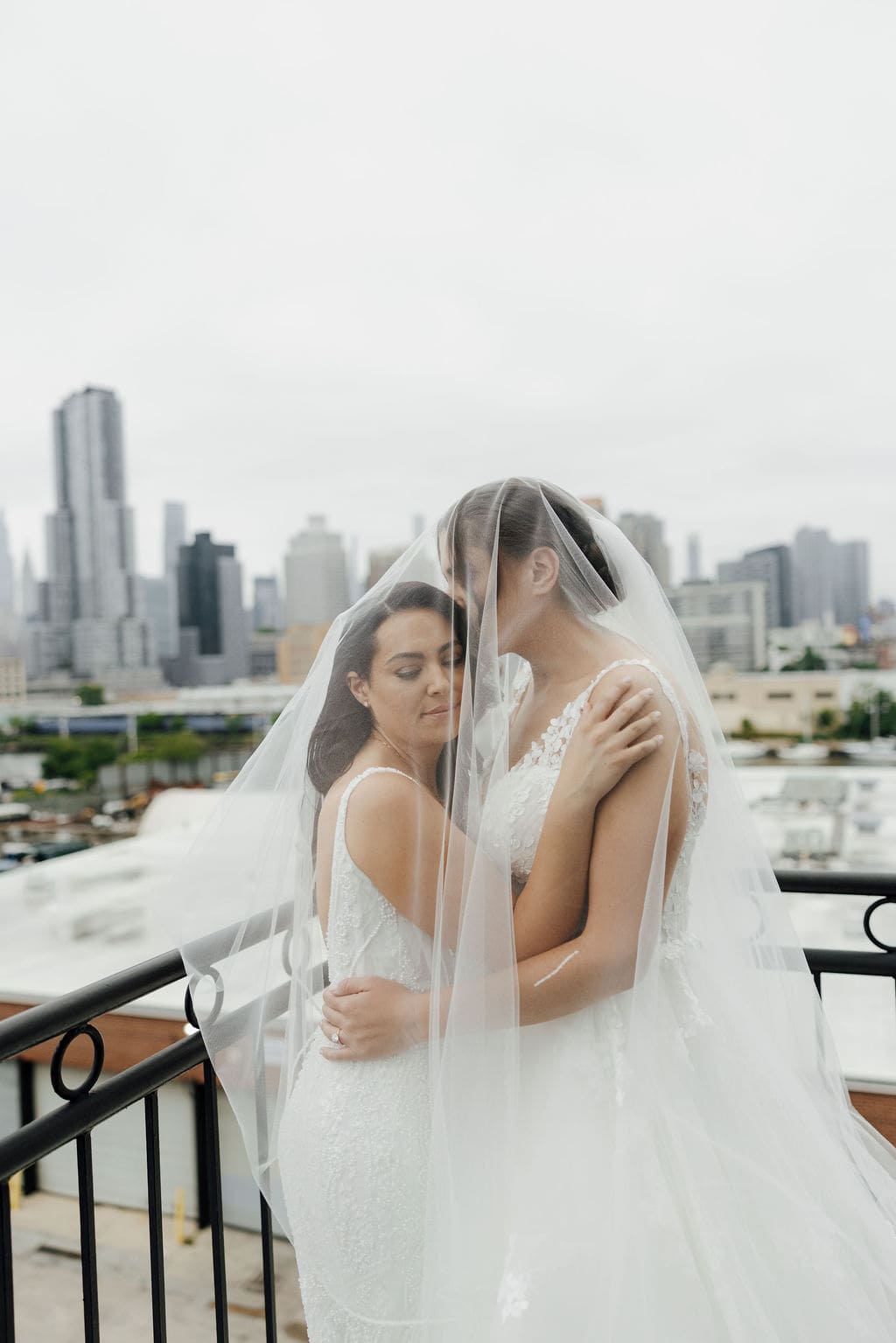 A Brooklyn Wedding with Jewish and Italian Family Traditions – photo 15