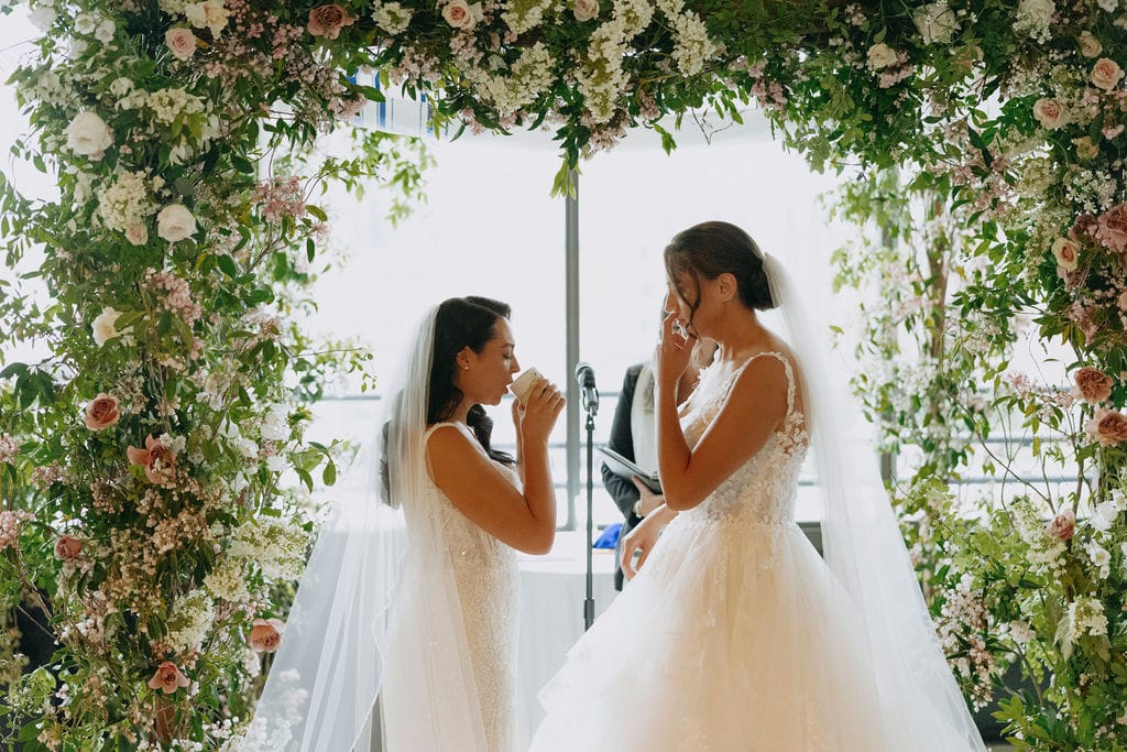 A Brooklyn Wedding with Jewish and Italian Family Traditions – photo 4